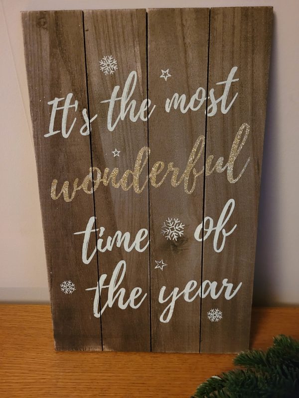Christmas really is the most wonderful time of the year and this rustic, hanging sign with glitter accents is the perfect home decor piece to show it.