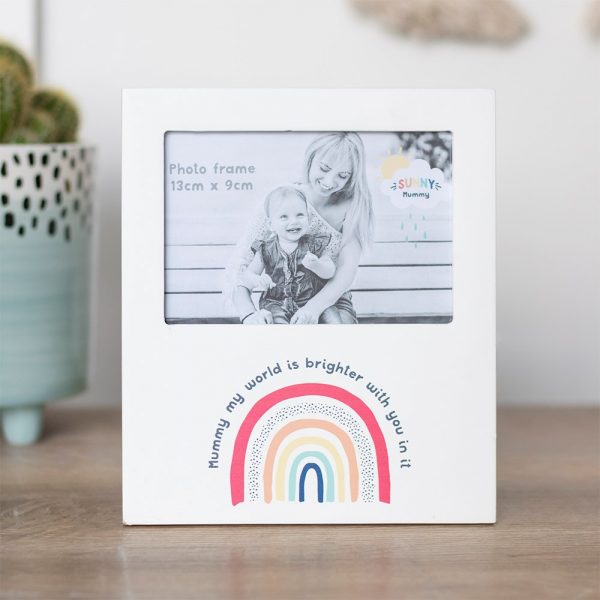 A lovely gift for mums, this white photo frame has a rainbow design and holds a 6x4 inch photograph. 