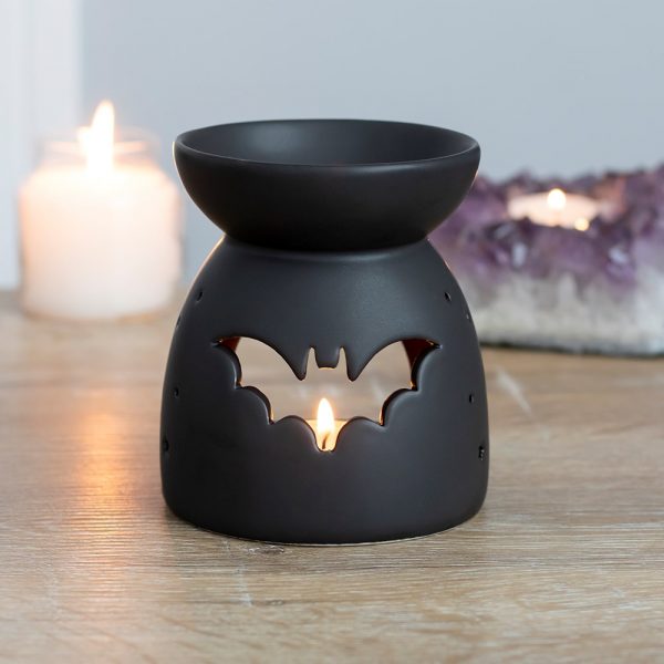This black ceramic oil burner features a cut out bat design and a cool, matt finish. Compatible with both fragrance oil and wax and perfect for Halloween or spooky decor!